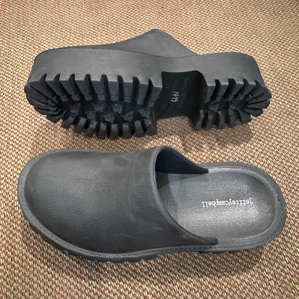 NWOT Jeffrey Campbell clogs size 42